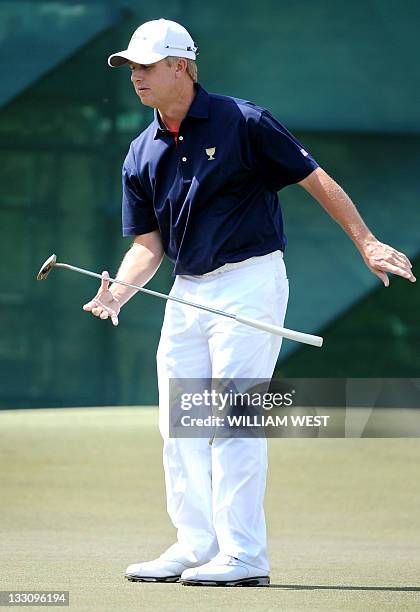 David Toms of the US reacts after missing a putt during their President's Cup match played at the Royal Melbourne golf course, in Melbourne on...