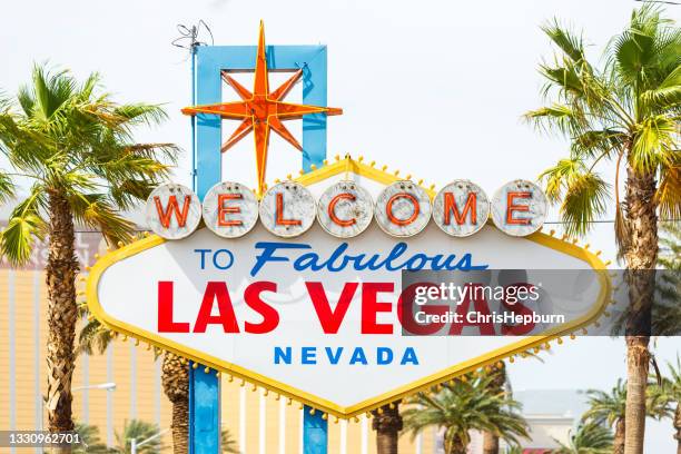 welcome to fabulous las vegas nevada sign - vegas sign stock pictures, royalty-free photos & images