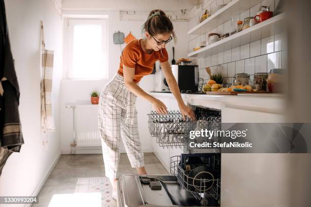 i love when everything is clean - dishwasher stockfoto's en -beelden
