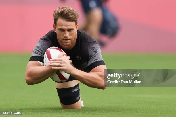 Scott Curry of Team New Zealand scores a try during the Rugby Sevens Men's Semi-final match between New Zealand and Great Britain on day five of the...
