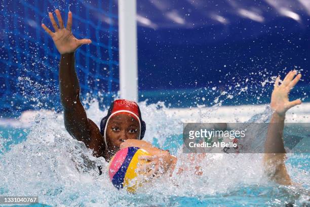Rebecca Parkes of Team Hungary scores a goal past Ashleigh Johnson of Team United States during the Women's Preliminary Round Group B match between...