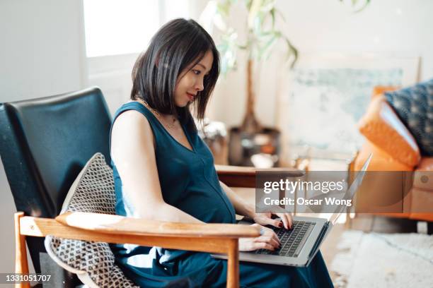 pregnant businesswoman working with laptop - work gender equality stock pictures, royalty-free photos & images