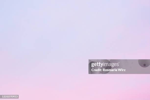 sky above from pink to pale blue color gradient - rose pâle photos et images de collection
