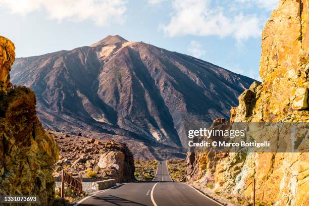 road to el teide volcano, tenerife, spain - pico de teide stock-fotos und bilder