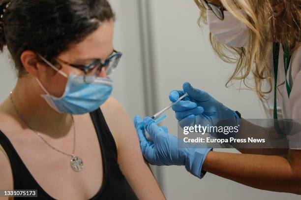 Nurse administers the vaccine against Covid-19 to a young woman in the vaccination centre launched in the Ciutat de les Arts i les Ciències de...