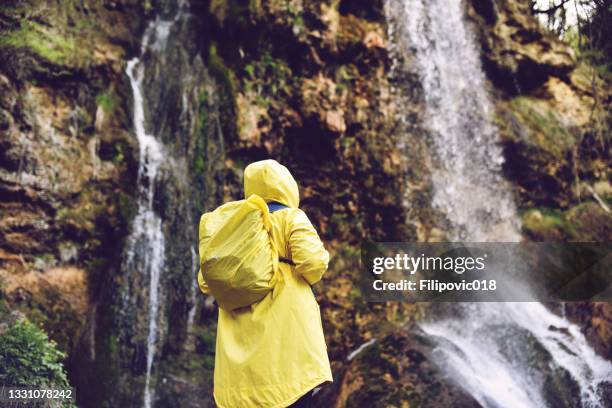 man standing near the waterfall - jade close stock pictures, royalty-free photos & images