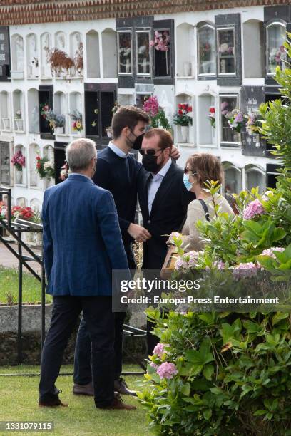 Jesus Ortiz with family members at the cemetery to say goodbye to the journalist, on 28 July 2021, in Ribadasella, Spain.