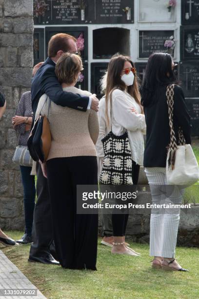 Jesus Ortiz with family members at the cemetery to say goodbye to the journalist, on 28 July 2021, in Ribadasella, Spain.