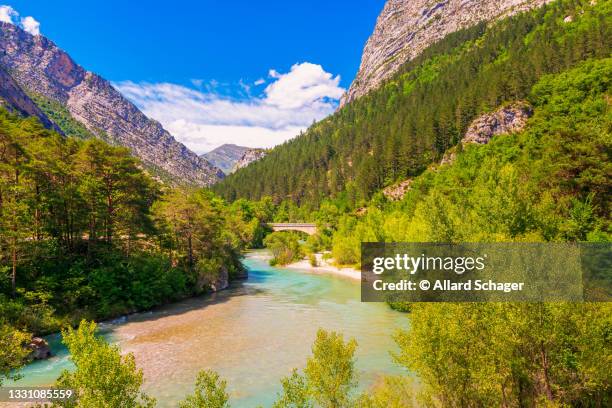 verdon river in the verdon gorge in southeastern france - alpes de alta provenza fotografías e imágenes de stock