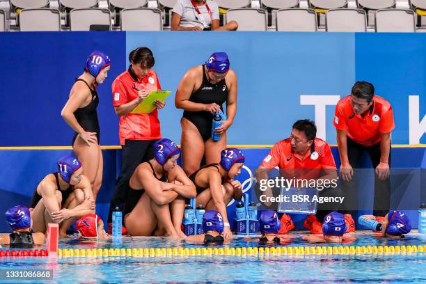 Head coach Makihiro Motomya of Japan, Yumi Arima of Japan, Akari Inaba of Japan, Eruna Ura of Japan, Kaho Iwano of Japan, Miku Koide of Japan, Maiko...