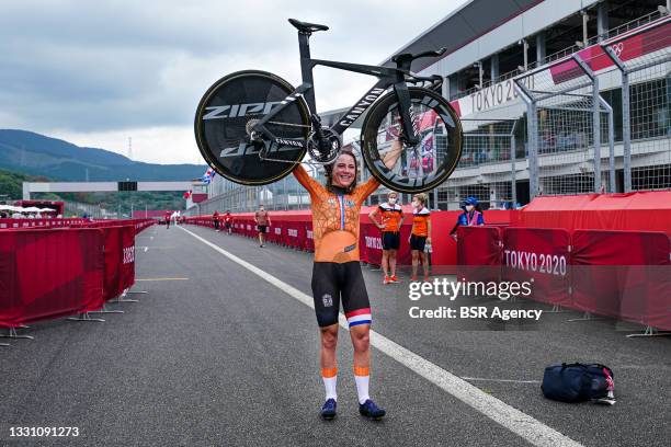Annemiek van Vleuten of Team Netherlands pose on the podium during the medal ceremony for the Women's Individual Time Trial during day 5 of the Tokyo...