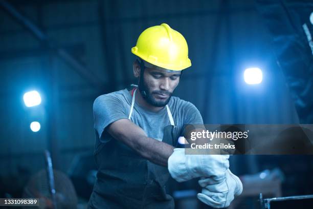2,550 Indian Factory Labourer Stock Photos, High-Res Pictures, and ...