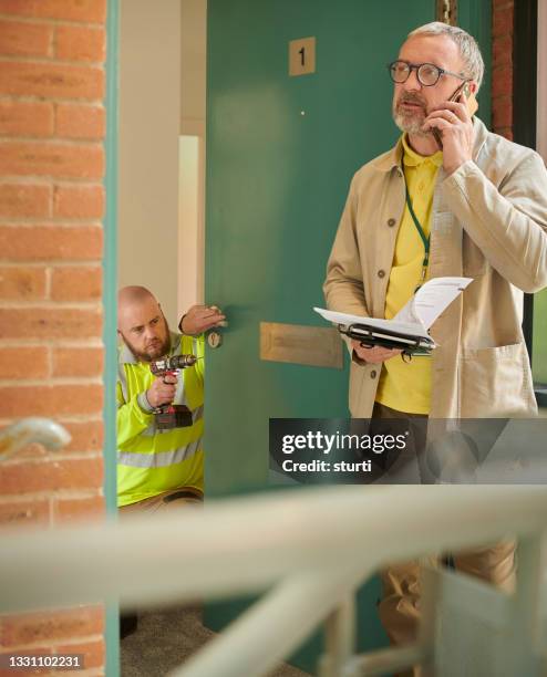 landlord changing the locks - council estate uk stock pictures, royalty-free photos & images