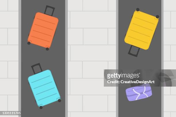 illustrations, cliparts, dessins animés et icônes de vue de dessus des bagages sur la bande transporteuse de l’aéroport - ceinture par dessus