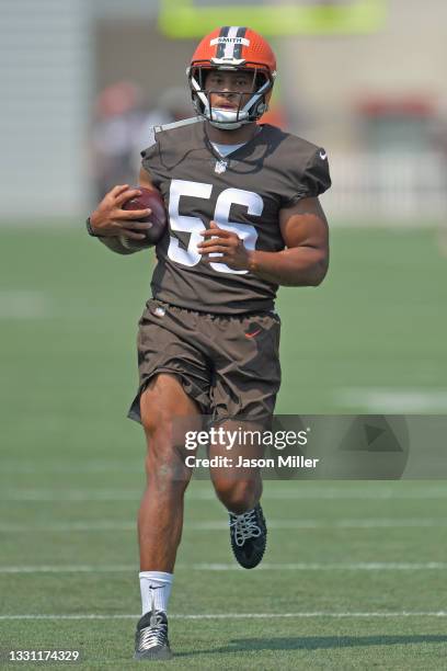 Outside linebacker Malcolm Smith of the Cleveland Browns rad during the first day of Cleveland Browns Training Camp on July 28, 2021 in Berea, Ohio.