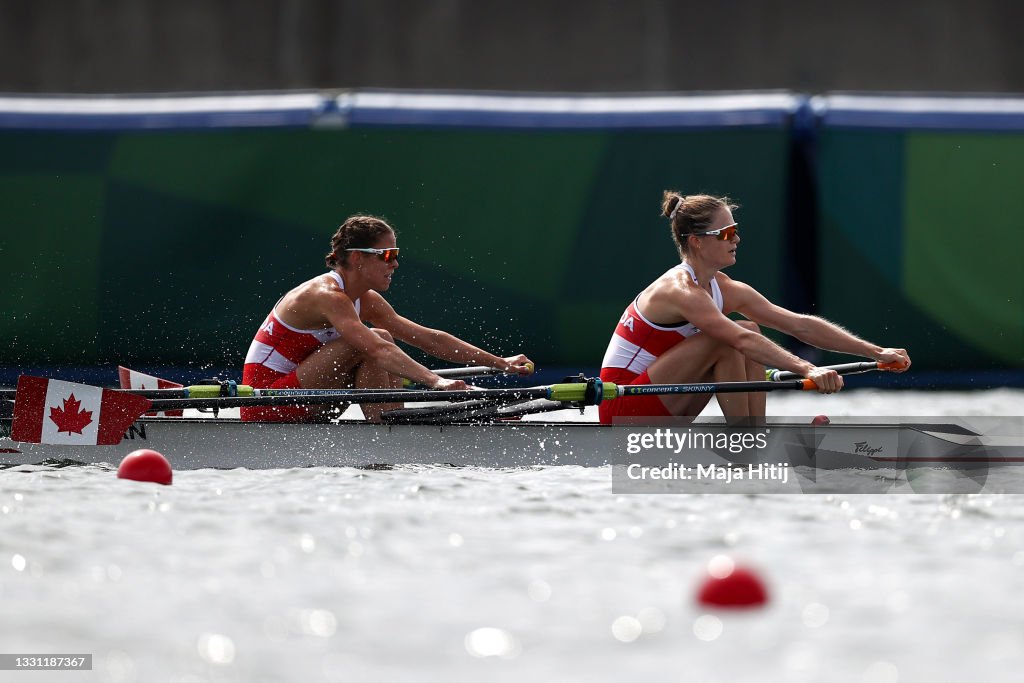 Jen Thomson Rowing Jill Moffatt and Jennifer Casson of Team Canada compete during the ...