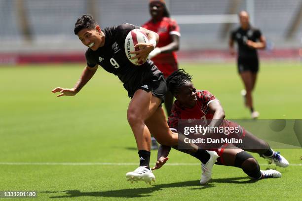 Gayle Broughton of Team New Zealand breaks away from Sheila Chajira of Team Kenya to score a try in the Women’s pool A match between Team New Zealand...