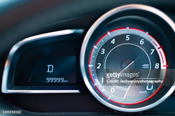 modern car speedometer panel - tacho stock-fotos und bilder