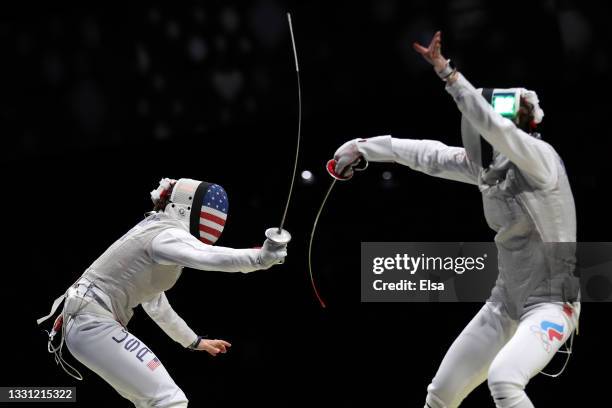 Nicole Ross of Team United States, left, competes against Inna Deriglazova of Team ROC in Women's Foil Team Semi-finals on day six of the Tokyo 2020...