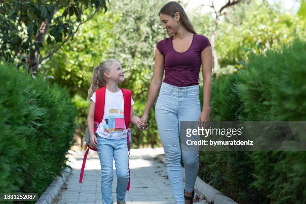 mother and daughter going to school - safe kids day arrivals stock pictures, royalty-free photos & images