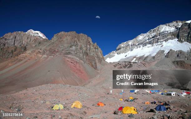 plaza argentina, base camp for the polish glacier traverse route on aconcagua, argentina - mount aconcagua stock pictures, royalty-free photos & images