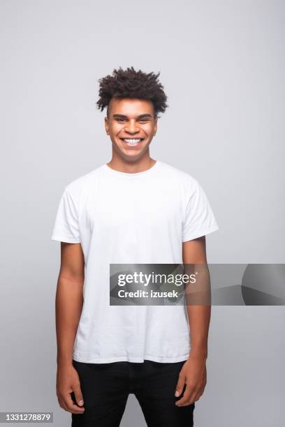 friendly young man in white t-shirt - t shirt stockfoto's en -beelden