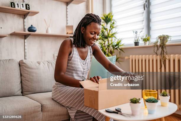 woman customer opening cardboard box parcel - opening delivery stock pictures, royalty-free photos & images