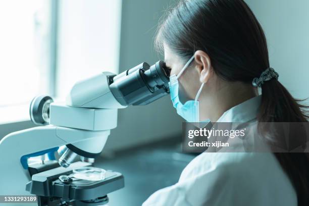 Asian Woman Microscope Photos and Premium High Res Pictures - Getty Images