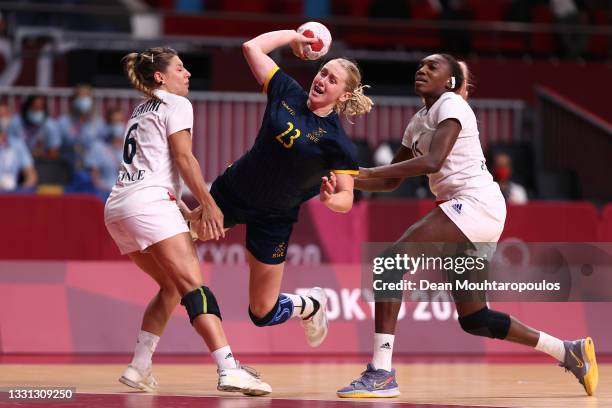 Emma Lindqvist of Team Sweden shoots at goal whilst being challenged by Chloe Valentini and Kalidiatou Niakate of Team France during of the Women's...