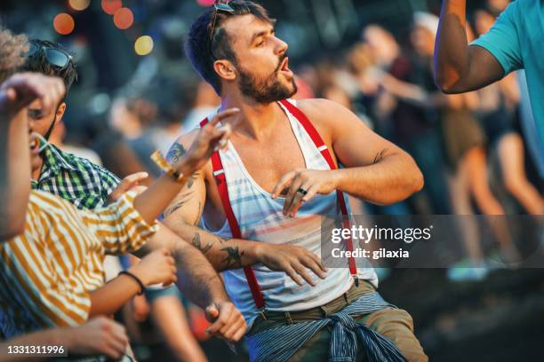 group of friends dancing at a concert. - techno stockfoto's en -beelden