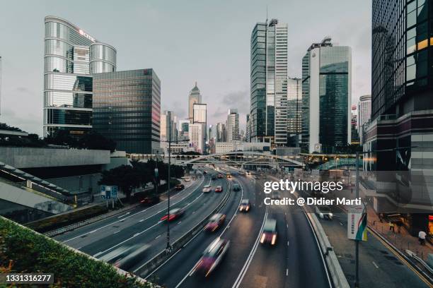 rush hour traffic in the central business district in hong kong island - 中環 ストックフォトと画像