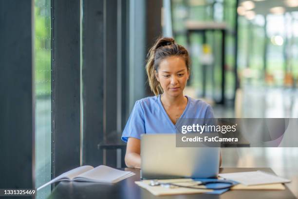 medical student studying - medical student stock pictures, royalty-free photos & images