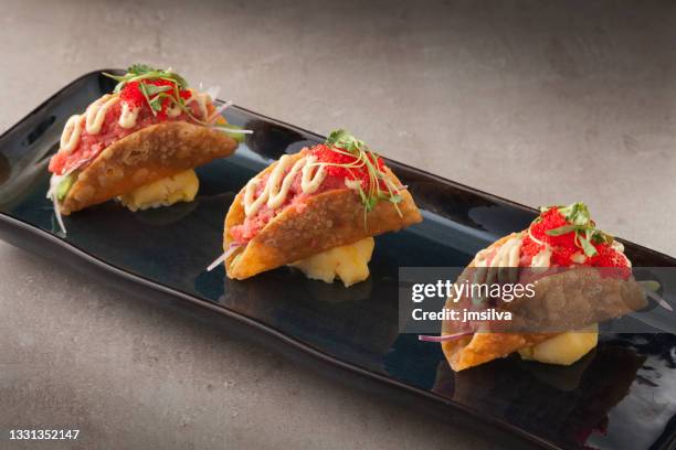 tuna and red caviar tacos on a plate - peruvian culture imagens e fotografias de stock
