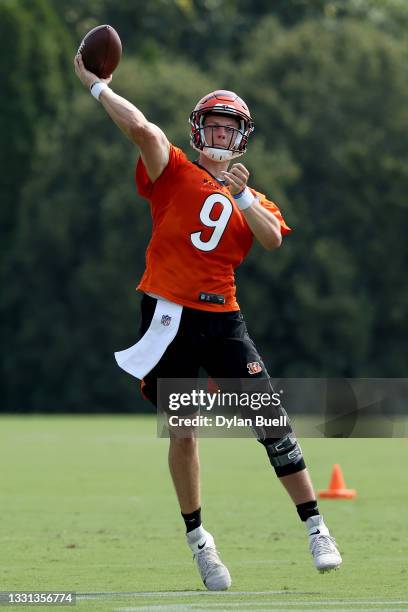 Joe Burrow of the Cincinnati Bengals throws a pass during training camp at Paul Brown Stadium on July 29, 2021 in Cincinnati, Ohio.