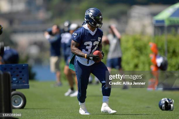 Chris Carson of the Seattle Seahawks runs drills during training camp at Virginia Mason Athletic Center on July 29, 2021 in Renton, Washington.