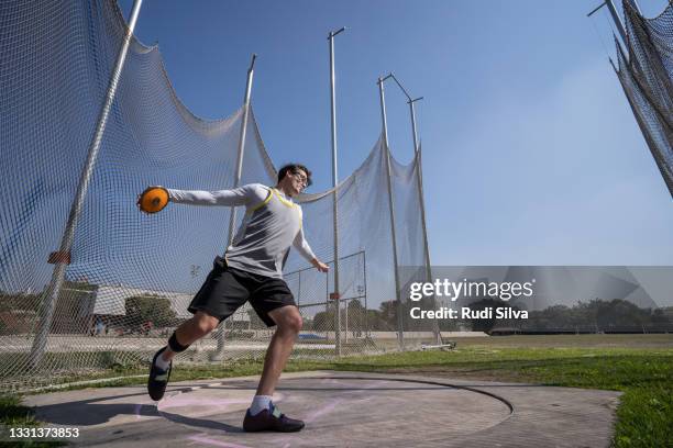 discus throw - discus stock pictures, royalty-free photos & images