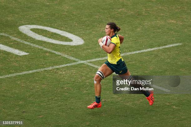 Demi Hayes of Team Australia breaks away to score a try in the Women’s pool C match between Team Australia and Team United States during the Rugby...