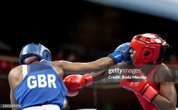 Rashida Ellis of Team United States exchanges punches with Caroline Dubois of Team Great Britain during the Women's Light on day seven of the Tokyo...