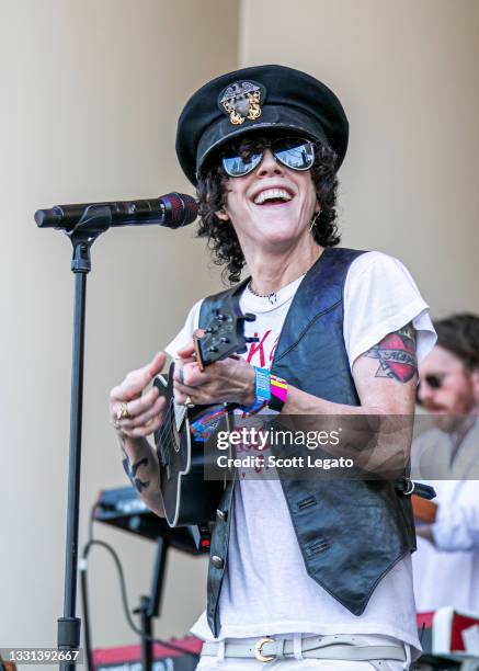 Lp Singer Photos and Premium High Res Pictures - Getty Images