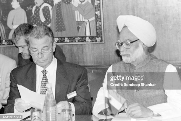 Indian Finance Minister Manmohan Singh with the Swiss Minister for Economy Jean Delamurer in New Delhi on February 07, 1995.