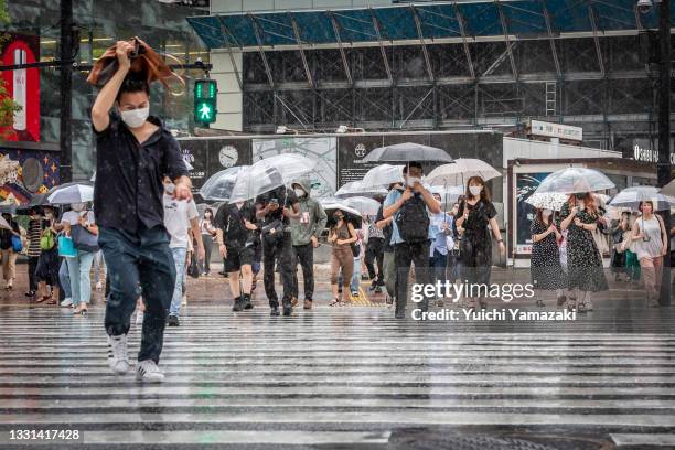 Tokio Raining 7,658 Tokyo Rain Stock Photos, High-Res Pictures, and Images - Getty Images