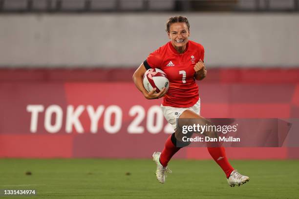 Jasmine Joyce of Team Great Britain breaks away to score a try in the Women’s Quarter Final match between Team United States and Team Great Britain...