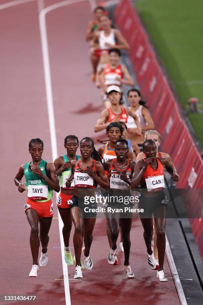 Ejgayehu Taye of Team Ethiopia, Agnes Jebet Tirop of Team Kenya, Lilian Kasait Rengeruk of Team Kenya, and Yasemin Can of Team Turkey lead the field...