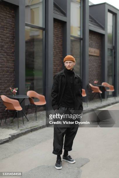 young man in the trendy black outfit - black trousers stockfoto's en -beelden