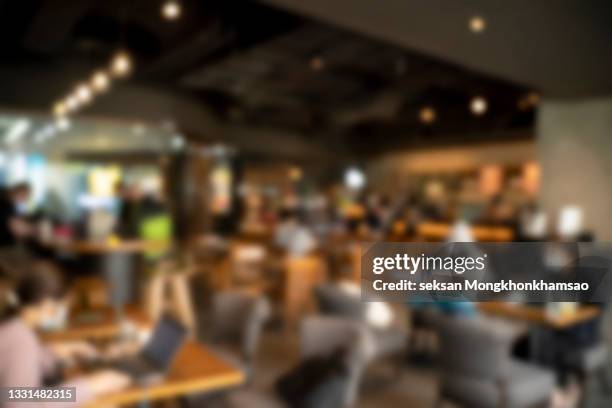 blurred background : customer at restaurant blur background with bokeh. - fastfood restaurant table stock-fotos und bilder