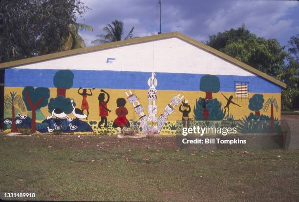 May 1993]: MANDATORY CREDIT Bill Tompkins/Getty Images Australian Aboriginal art is art made by the Indigenous peoples of Australia and in...