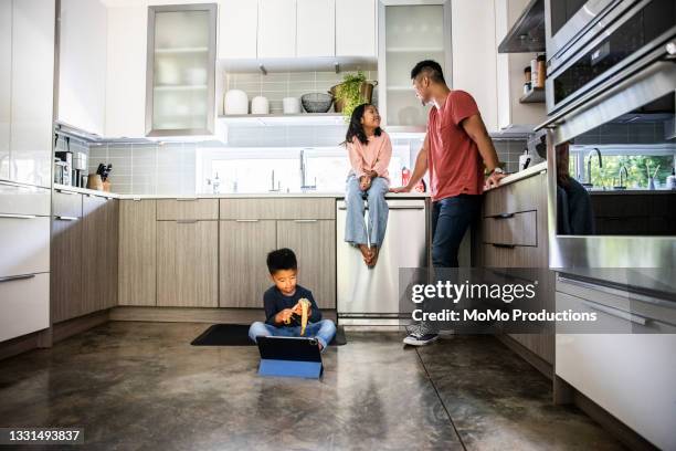 father cooking breakfast for children in kitchen - georgia steel stock pictures, royalty-free photos & images