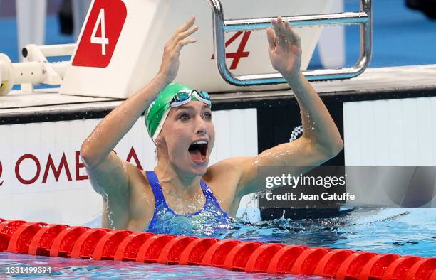 Tatjana Schoenmaker of South Africa celebrates her victory during the 200m Breaststroke final on day seven of the swimming competition of the Tokyo...