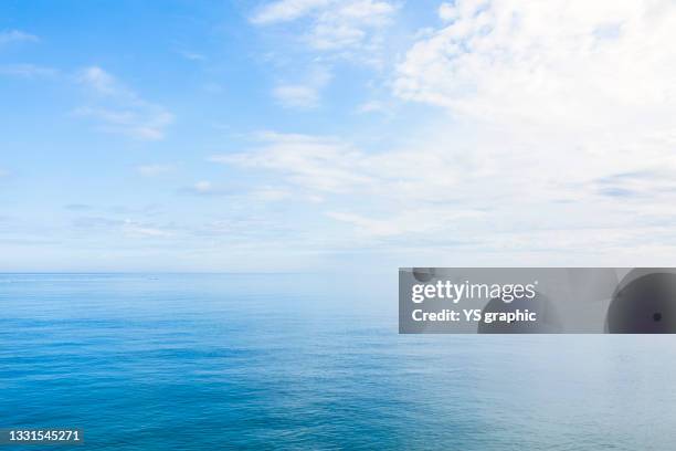 a landscape where the boundary between the sky and the sea is ambiguous - calm blue ocean stock pictures, royalty-free photos & images