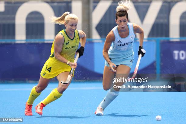 Amy Rose Lawton of Team Australia chases the loose ball against Agustina Albertarrio of Team Argentina during the Women's Preliminary Pool B match...